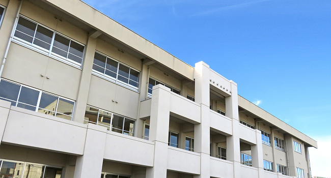 所属は学校である